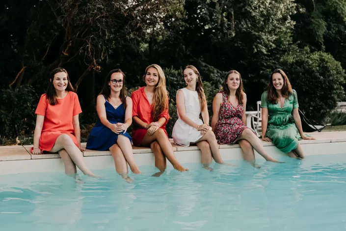 Séance photo autour de la piscine à Mazette ! Le Château pour un EVJF