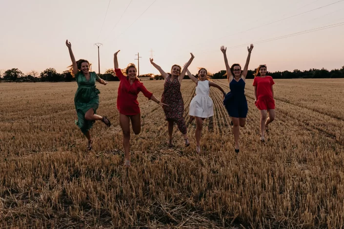 Séance photo entre amies pour un enterrement de vie de jeune fille