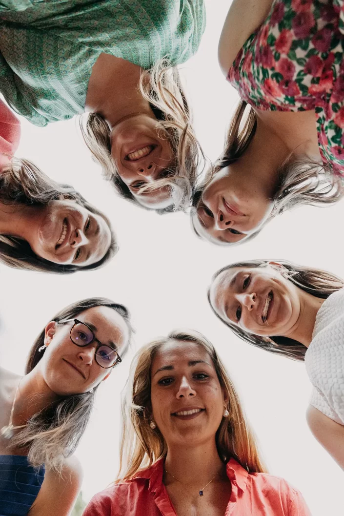 Portraits des copines lors d'un enterrement de vie de jeune fille