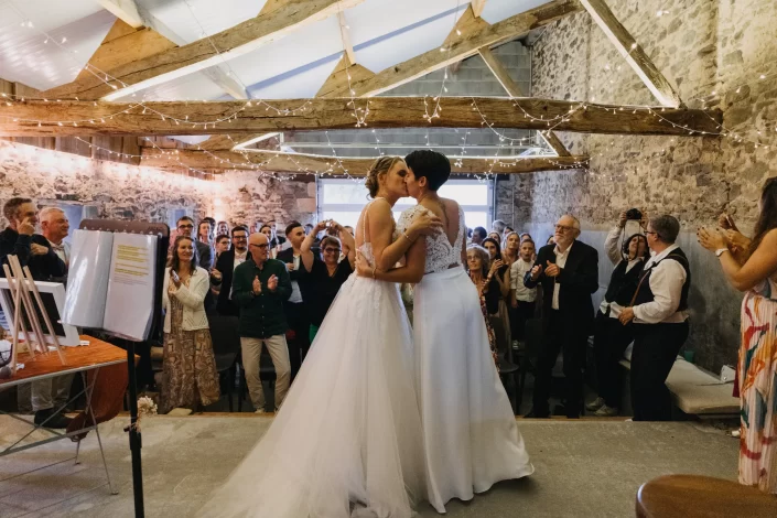 Echange de baiser - mariage Domaine du Bois Menias