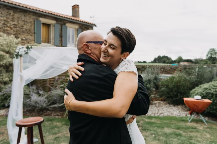 Arrivée des mariées pour leur cérémonie laique - mariage Domaine du Bois Menias