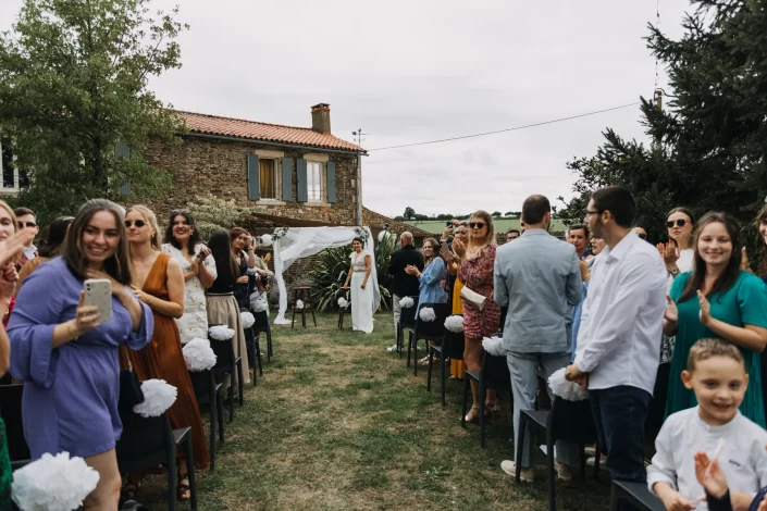 Arrivée des mariées pour leur cérémonie laique - mariage LGBT