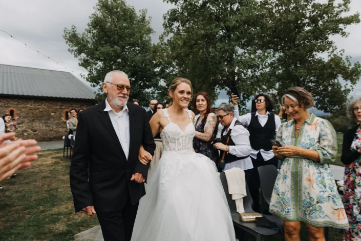 Arrivée des mariées pour leur cérémonie laique - Domaine du Bois Menias