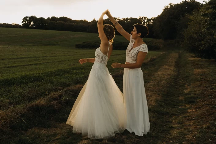 Mariées qui dansent - Mariage LGBT