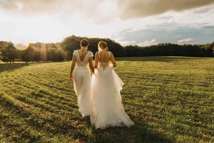 Photos de couple lors d'un mariage LGBT