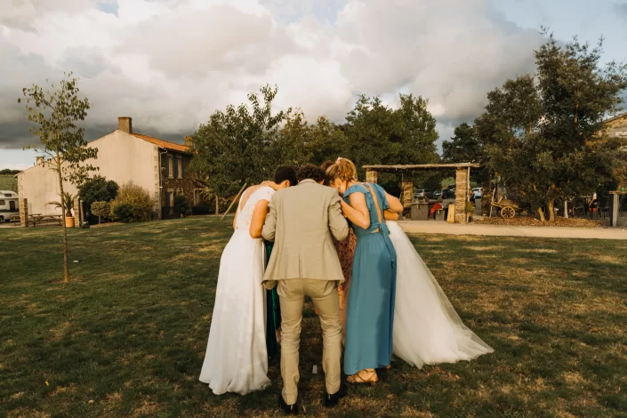 Photo de groupe pour les invités - Mariage Vendée