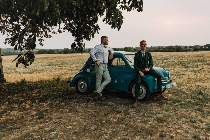 Le marié et son témoin - Mariage La Grange de Tao